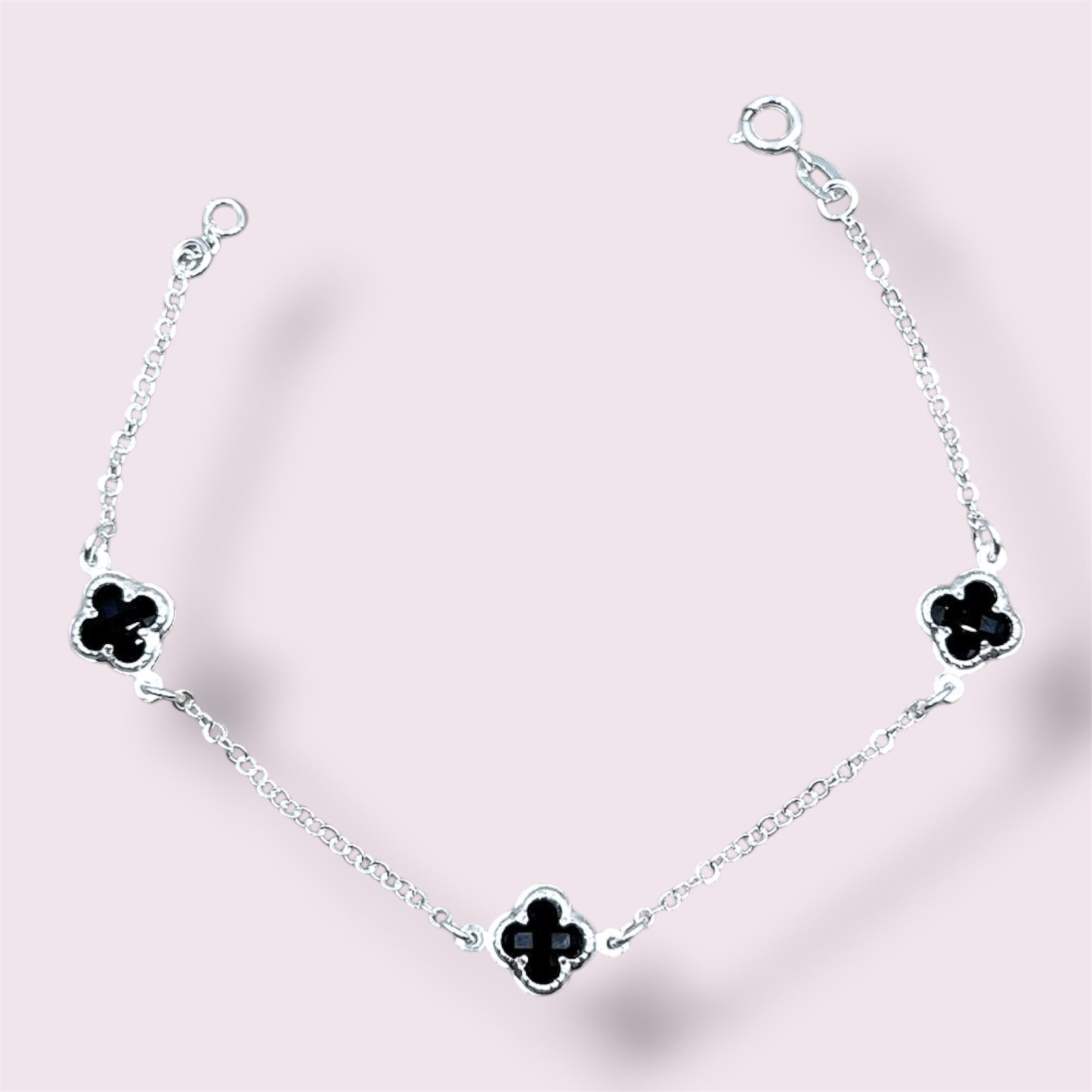 PULSEIRA TREVOS PRETO 10MM - 18,5CM