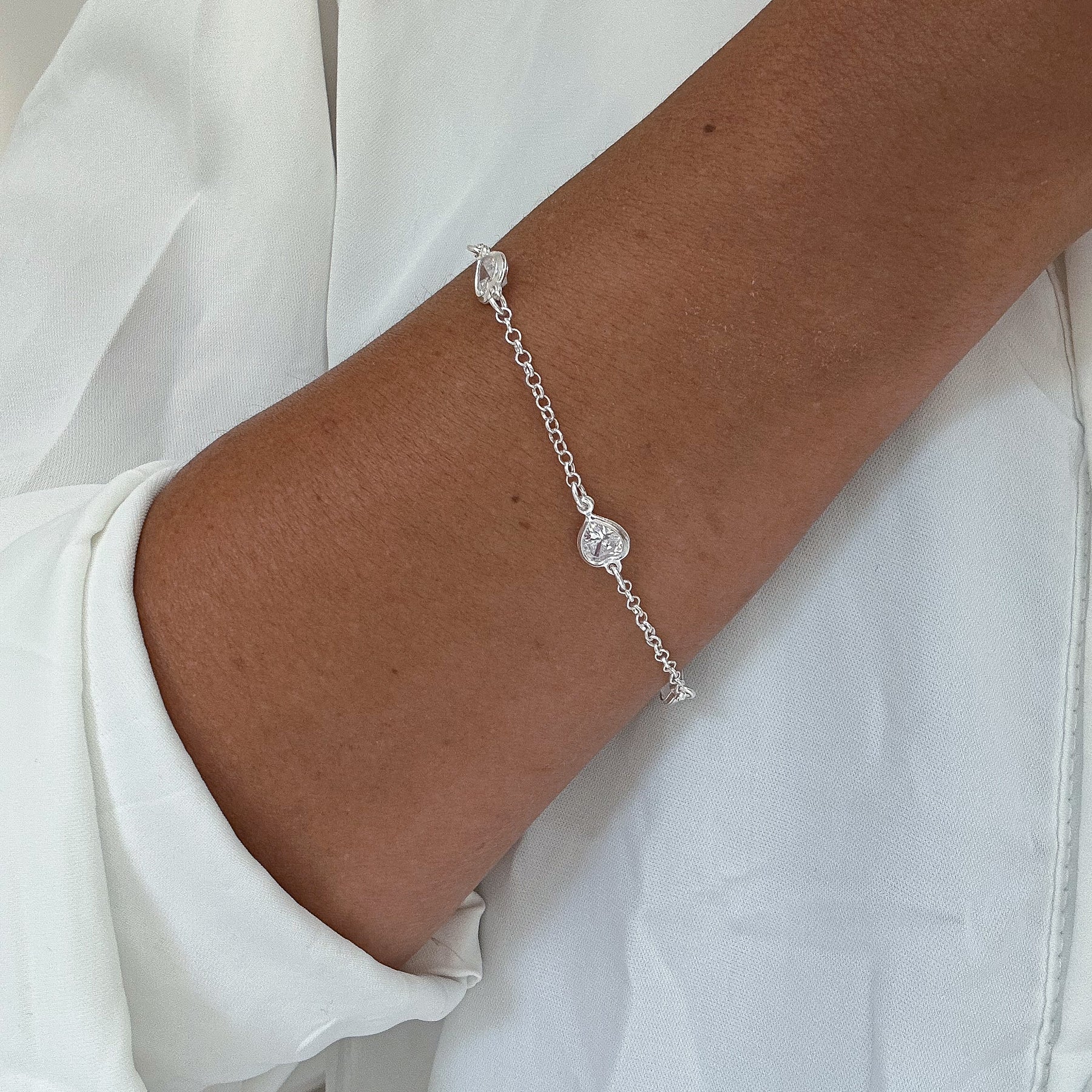 PULSEIRA CORAÇÕES CRISTAIS 18,5CM