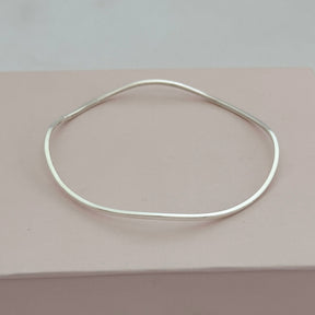 BRACELETE ONDULADO REDONDO LISO