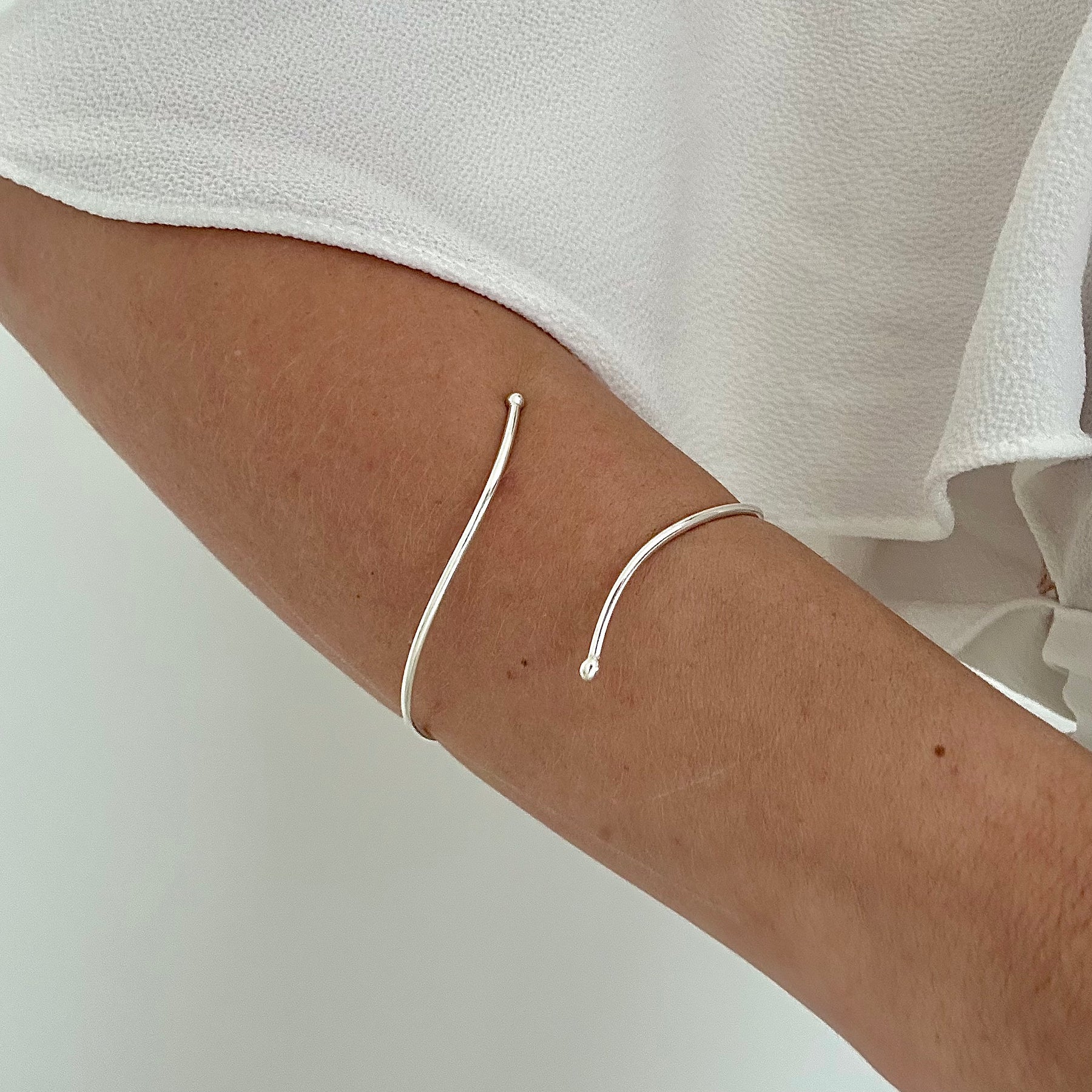 BRACELETE CURVAS - AJUSTÁVEL